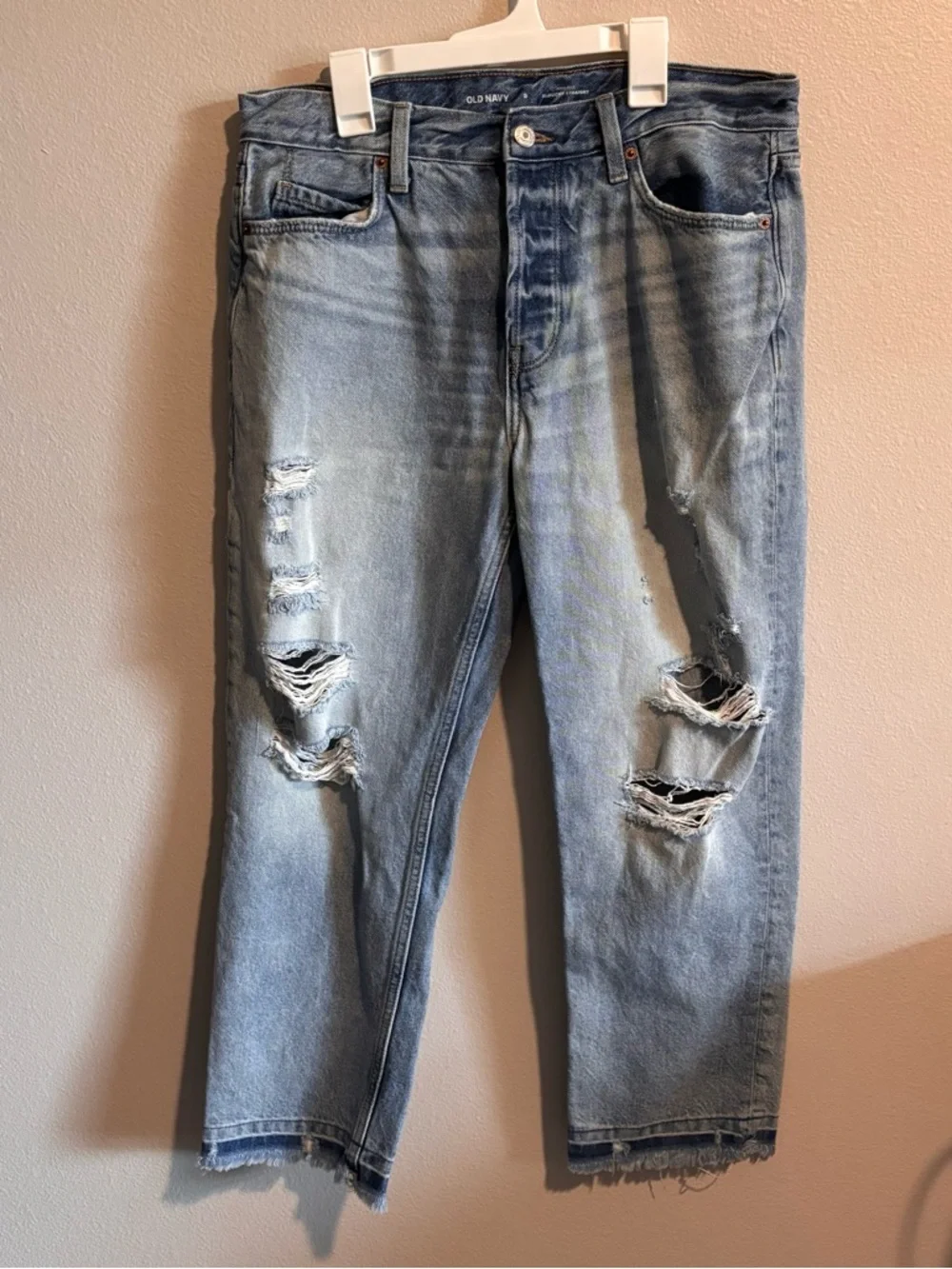 Old Navy Women’s Slouchy Straight Light Blue Distressed Jeans Size 8 - Picture 1 of 3